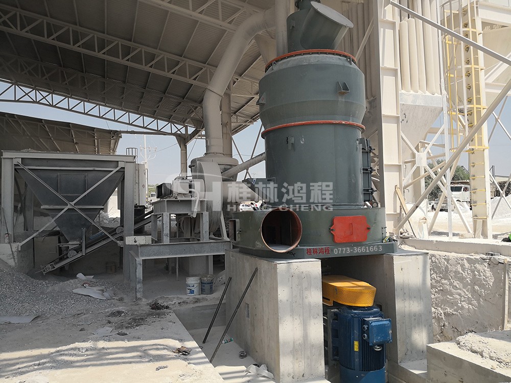 中国磨粉机厂家桂林鸿程北美客户现场 HC摆式磨粉机